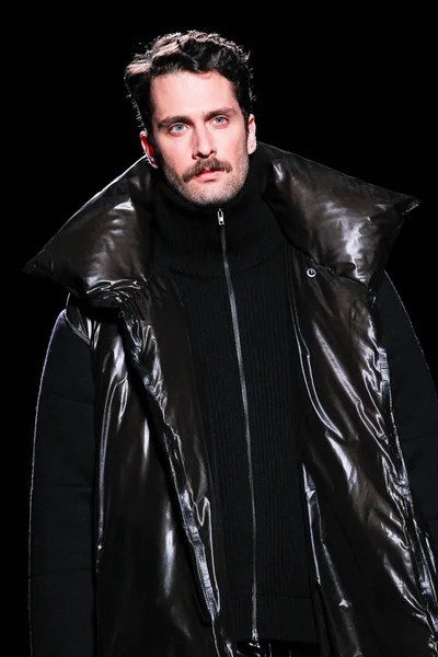 Look 50